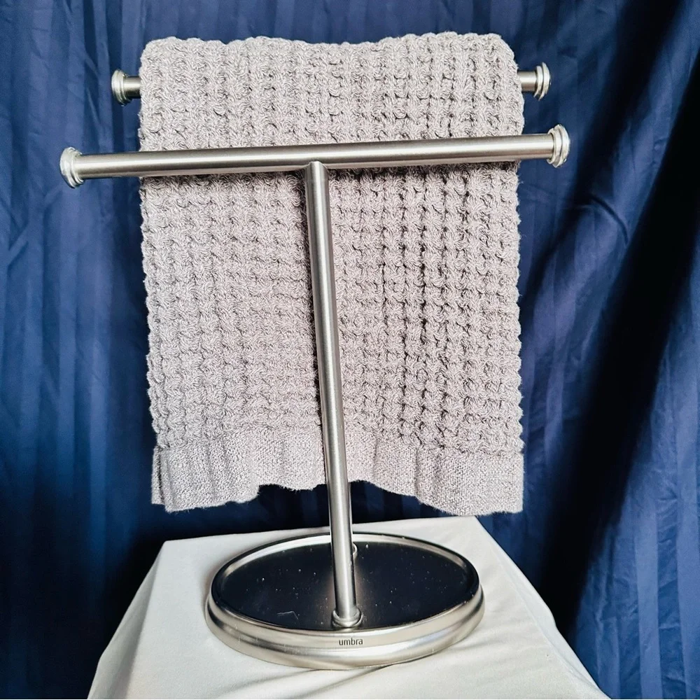 Umbra Silver / Nickel Towel Stand